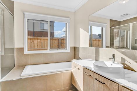 Property photo of 13 Arthurdale Crescent Werribee VIC 3030