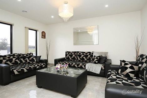 Property photo of 21 Bluebird Way Roxburgh Park VIC 3064