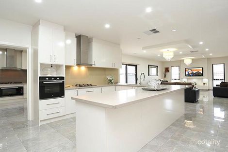 Property photo of 21 Bluebird Way Roxburgh Park VIC 3064