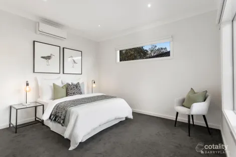 Property photo of 2/17 Outhwaite Avenue Doncaster VIC 3108