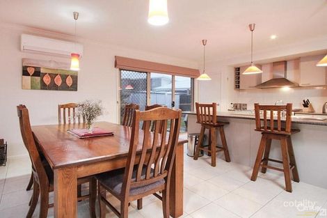 Property photo of 2 Griffith Mews Pakenham VIC 3810