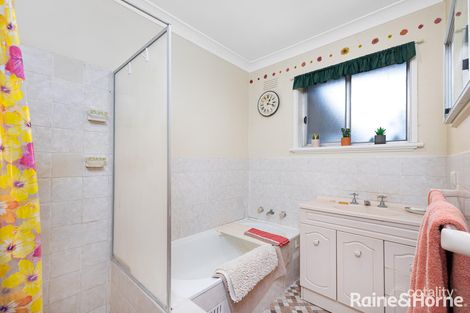 Property photo of 104 Simkin Crescent Kooringal NSW 2650