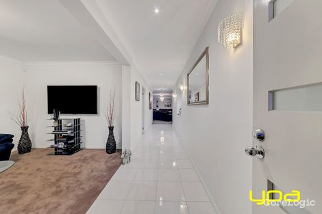 Property photo of 40 Yammerbook Way Cranbourne East VIC 3977