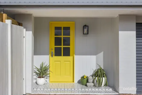 Property photo of 2 Whipbird Court Burleigh Waters QLD 4220