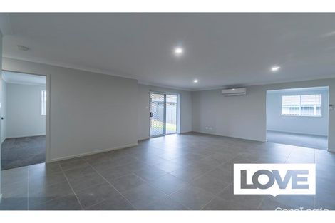 Property photo of 7 Burlington Close Cameron Park NSW 2285