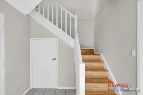 Property photo of 1/2 St Kevins Avenue Benowa QLD 4217