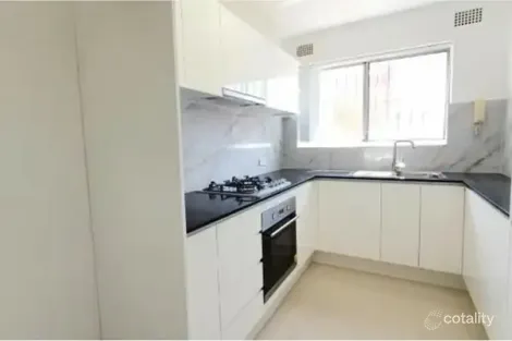 2/2 Barber Ave, Eastlakes, NSW 2018