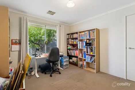 Property photo of 33 Cowra Turn Aveley WA 6069