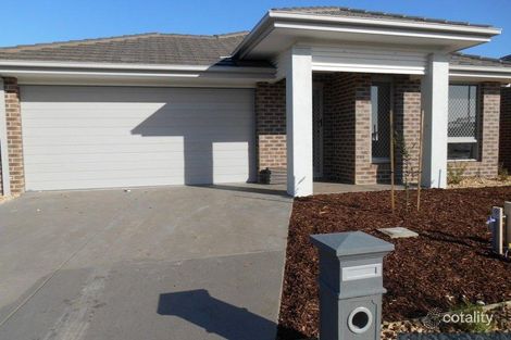 18 Royaloak Cres, Cranbourne East, VIC 3977