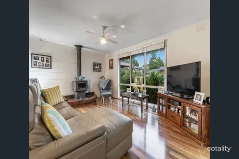 Property photo of 17 Mitford Crescent Craigieburn VIC 3064