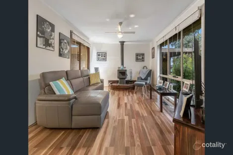 Property photo of 17 Mitford Crescent Craigieburn VIC 3064