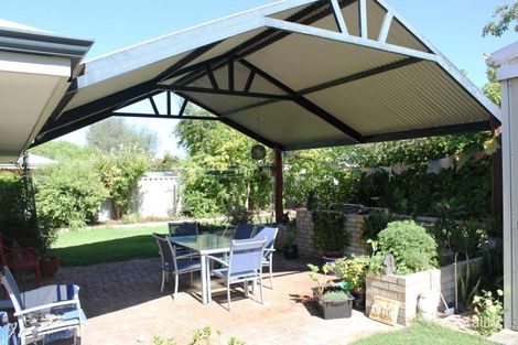 Property photo of 21 Lorikeet Loop Broadwater WA 6280