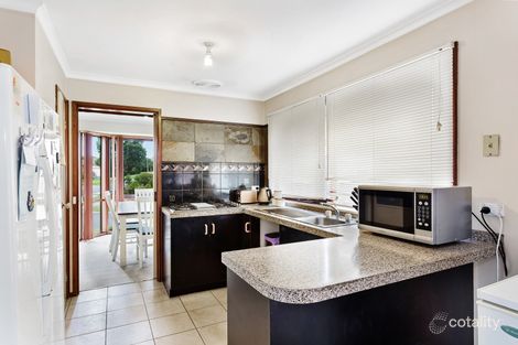 Property photo of 18 Truslove Court Endeavour Hills VIC 3802