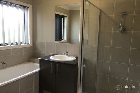 Property photo of 27 McMeeken Way Epsom VIC 3551
