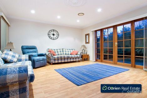 Property photo of 5 Stringybark Court Berwick VIC 3806