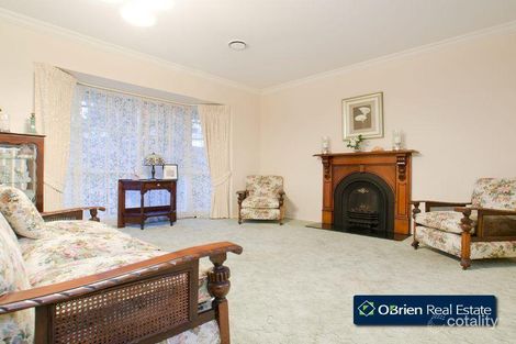 Property photo of 5 Stringybark Court Berwick VIC 3806