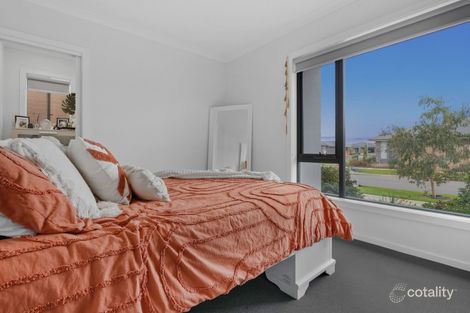 Property photo of 15 Mervyn Way Mambourin VIC 3024