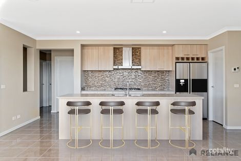 Property photo of 18 Truffle Circuit Manor Lakes VIC 3024