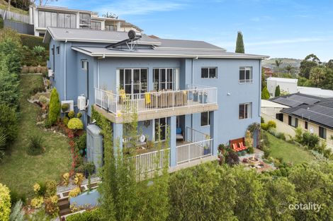 Property photo of 18B Murrogun Crescent Cordeaux Heights NSW 2526