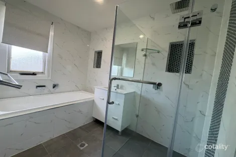Property photo of 4 Bassett Drive West Bathurst NSW 2795