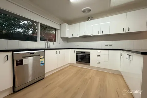 Property photo of 11 The Fairway Hampton Park VIC 3976