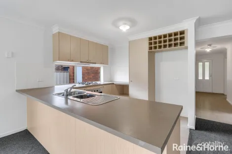 Property photo of 56 Fantail Way Brookfield VIC 3338