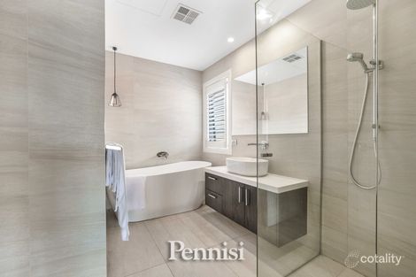 8 Balmoral Ave, Strathmore, VIC 3041