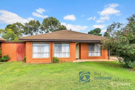 2/14 Creek St, Melton South, VIC 3338
