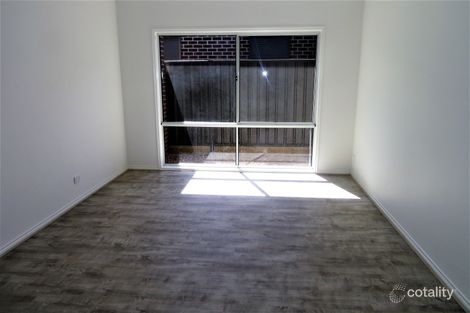 Property photo of 24 Dewpond Crescent Wollert VIC 3750
