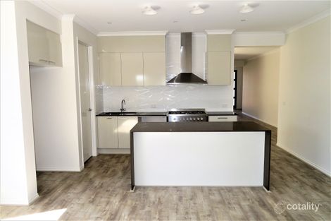 Property photo of 24 Dewpond Crescent Wollert VIC 3750