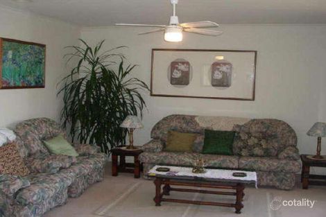 Property photo of 2 Conifer Place Hillside VIC 3037