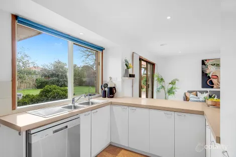 Property photo of 10 Gala Place Keilor Downs VIC 3038