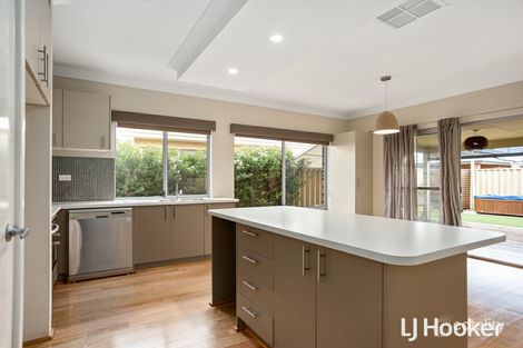 Property photo of 11 Goldfinch Bend Harrisdale WA 6112