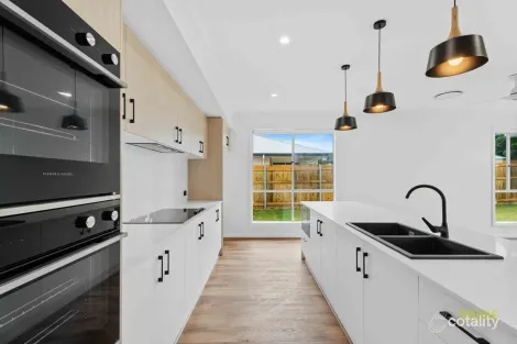 Property photo of 21 Evi Pialba QLD 4655