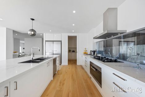 Property photo of 10 The Ridgeway Ivanhoe VIC 3079