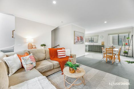 Property photo of 27 Lithgow Way Mooroolbark VIC 3138