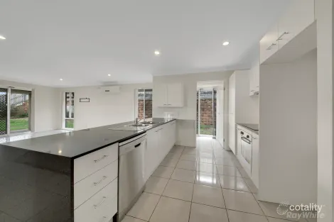 Property photo of 27 Dartmouth Close Clinton QLD 4680