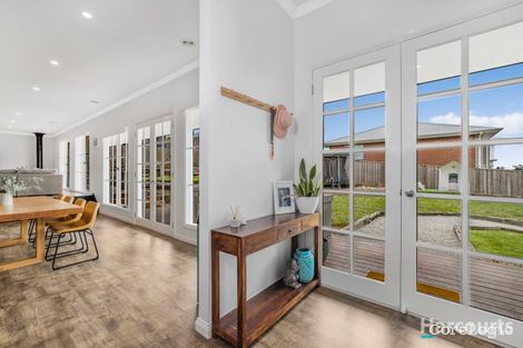 Property photo of 5 Harrods Close Drouin VIC 3818