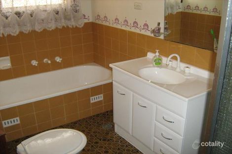 Property photo of 26 Woodhouse Drive Ambarvale NSW 2560