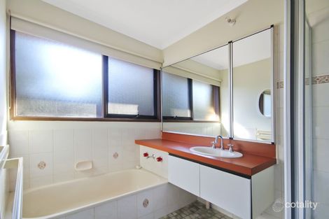 Property photo of 17 Gayview Drive West Wodonga VIC 3690