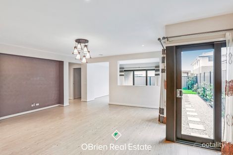 Property photo of 12 Gillingham Crescent Clyde North VIC 3978