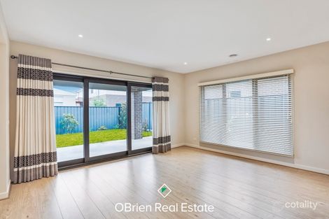 Property photo of 12 Gillingham Crescent Clyde North VIC 3978