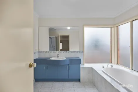 Property photo of 30 Jasmine Drive Mill Park VIC 3082