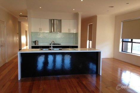 Property photo of 30 Mallacoota Way Craigieburn VIC 3064