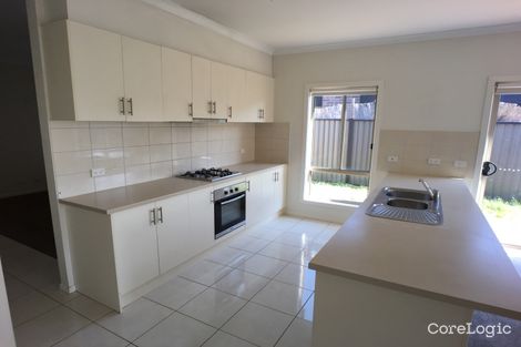 Property photo of 10 Fairhaven Boulevard Craigieburn VIC 3064