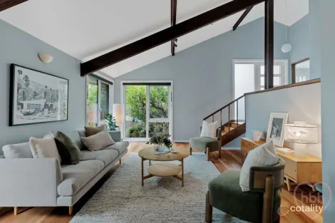 Property photo of 46 Kinleyside Crescent Weetangera ACT 2614