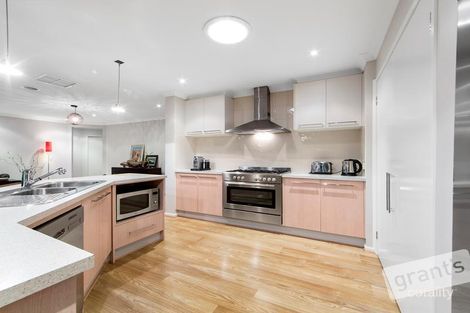 Property photo of 3 Azure Place Narre Warren South VIC 3805