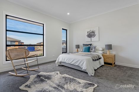 Property photo of 13 Angophora Crescent Craigieburn VIC 3064