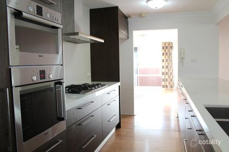 Property photo of 10 Morgan Close Prairiewood NSW 2176