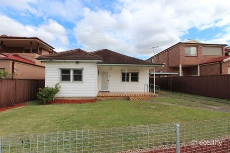 11 Wenden St, Fairfield, NSW 2165